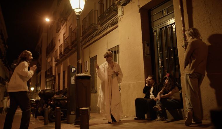 La calle de noche.